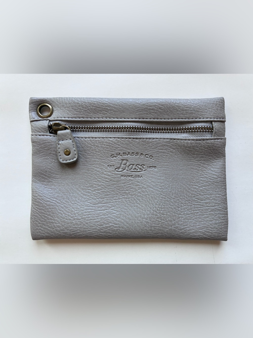 G.H. Bass & Co. Gray Leather Zipper Pouch Wristlet Clutch USA Genuine Leather